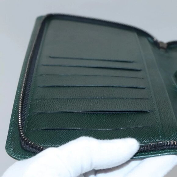 LOUIS VUITTON Taiga Travel Case Epicea LV Auth - Picture 12 of 16